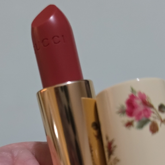 New~ Gucci Rouge à Lèvres Voile Lipstick - 208 They Met In Argentina - Picture 11 of 16